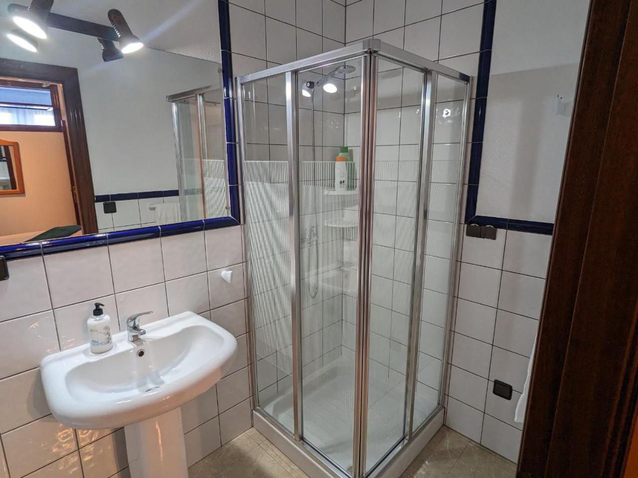 Vivienda Turistica Vacacional Maricarmen Otel Arou Dış mekan fotoğraf