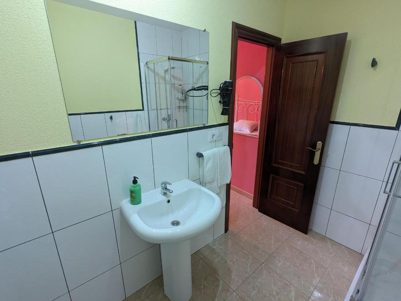 Vivienda Turistica Vacacional Maricarmen Otel Arou Dış mekan fotoğraf